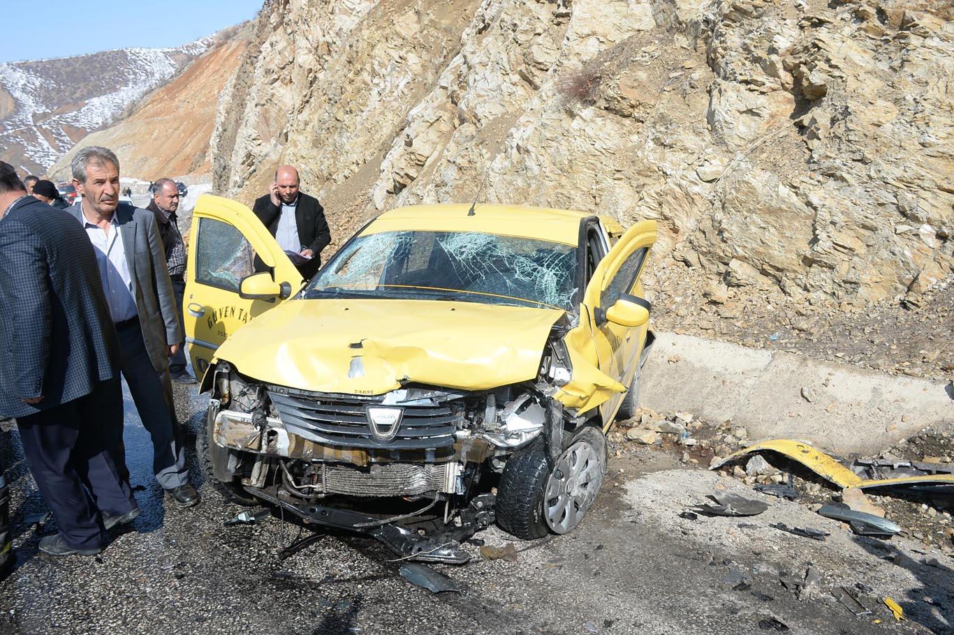 Bitlis'te trafik kazası: Bir ölü 6 yaralı